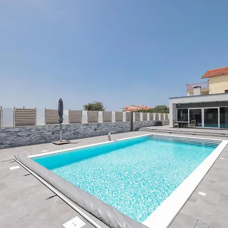Nicola With Private Pool Bibinje