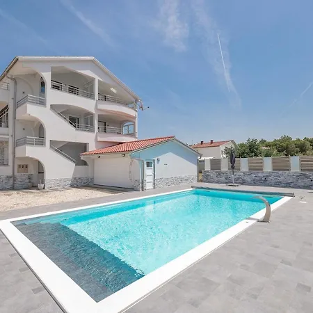 Nicola With Private Pool Apartment