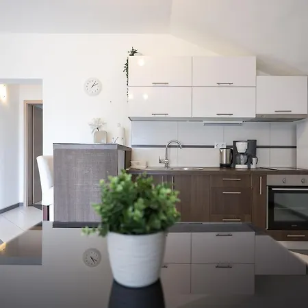 Apartamento Nicola With Private Pool