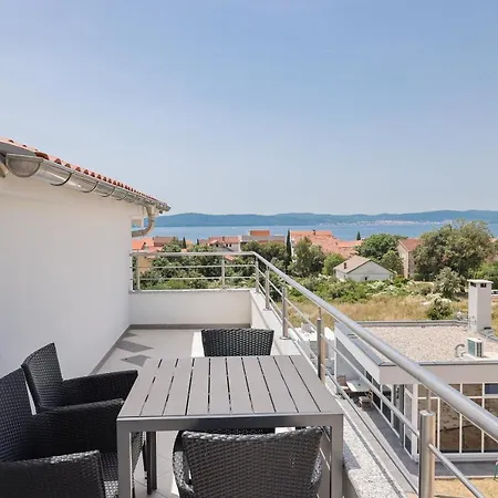 Nicola With Private Pool Apartment