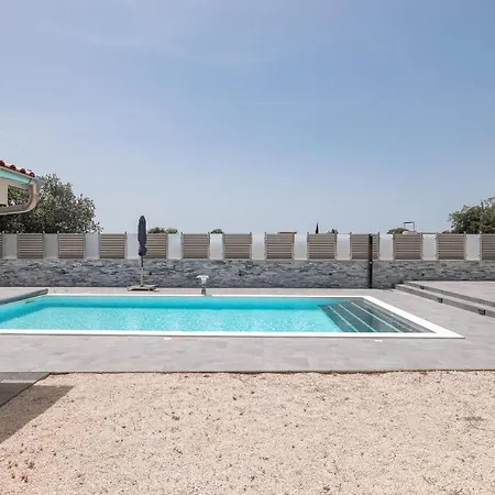 Nicola With Private Pool Apartamento